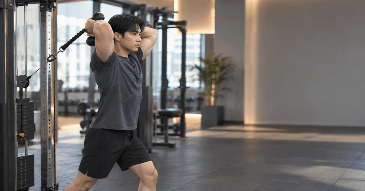 케이블 오버헤드 익스텐션 자세: 도르래 높이부터 무게 올리는 기준까지